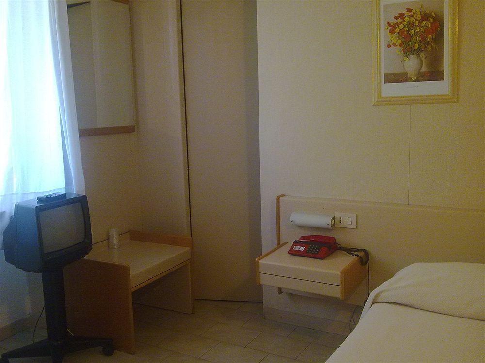Hotel Mary Специя Экстерьер фото