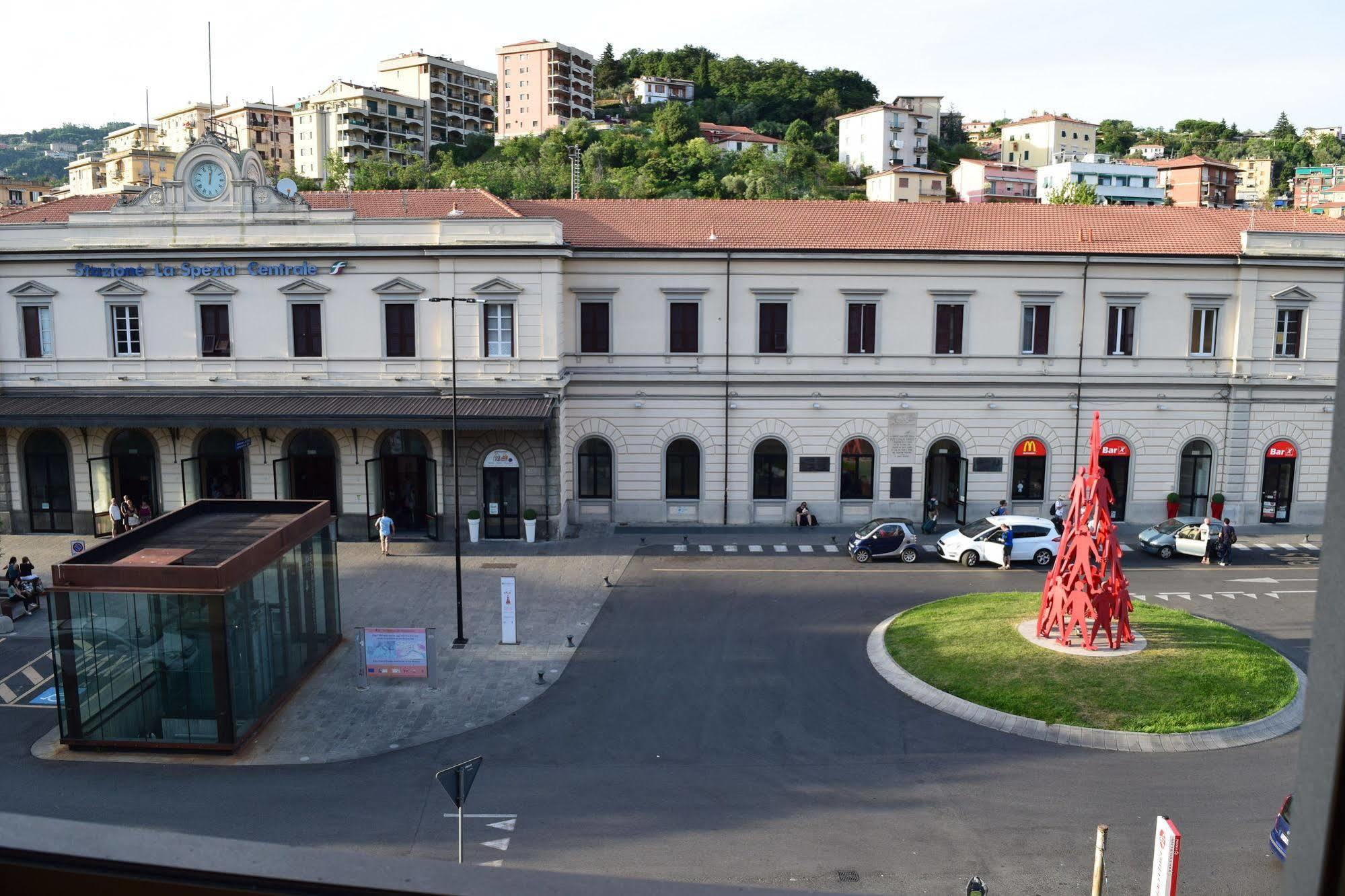 Hotel Mary Специя Экстерьер фото