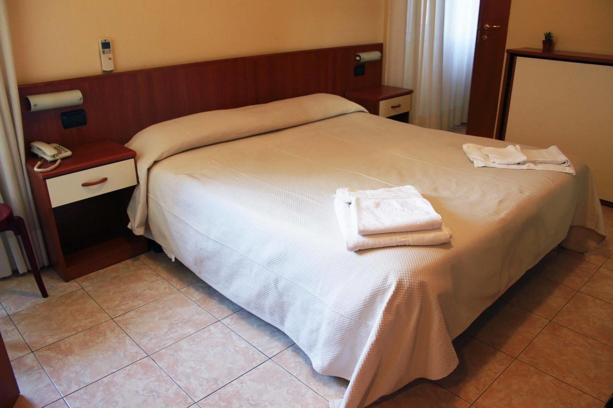 Hotel Mary Специя Экстерьер фото