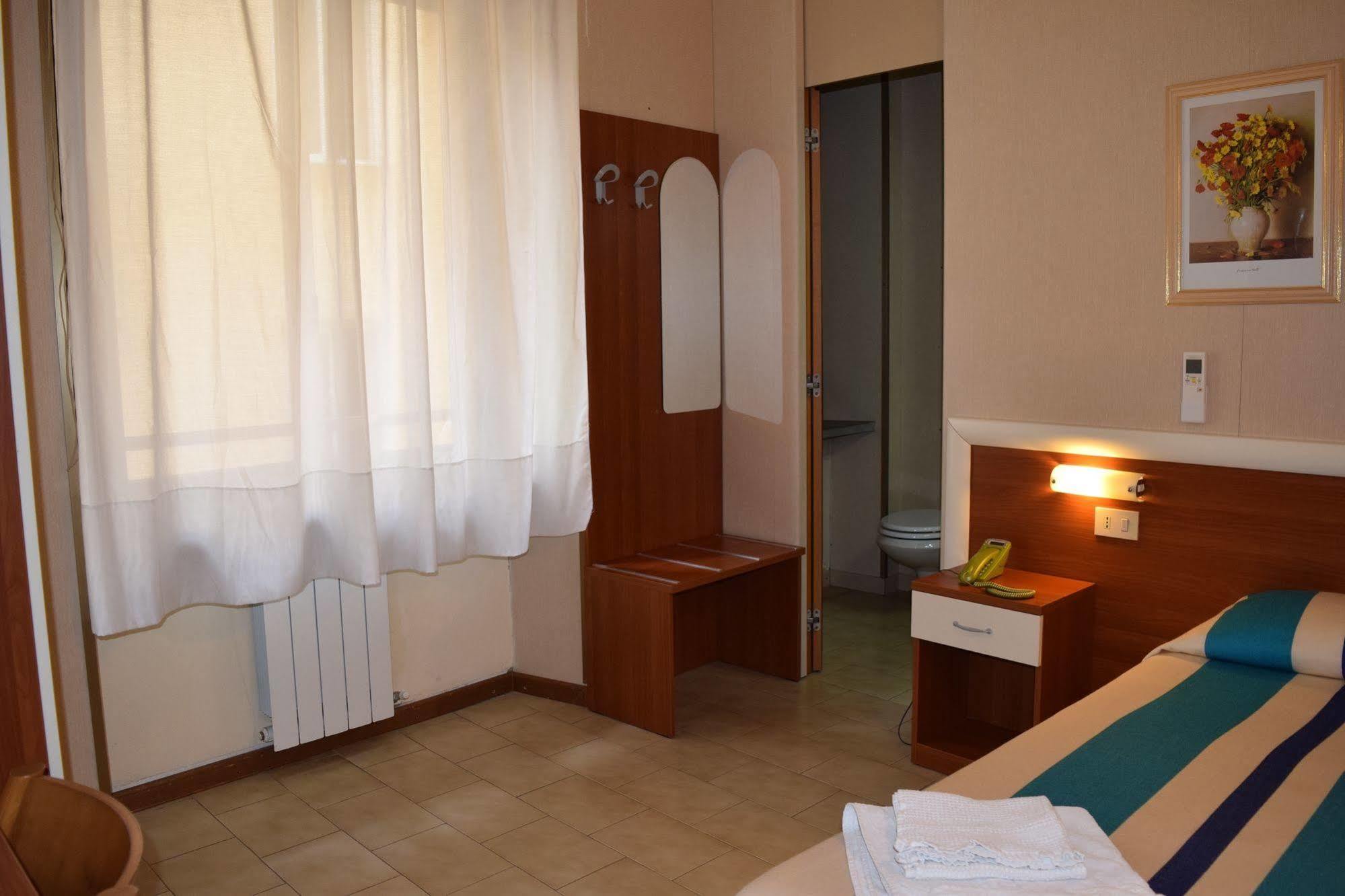 Hotel Mary Специя Экстерьер фото