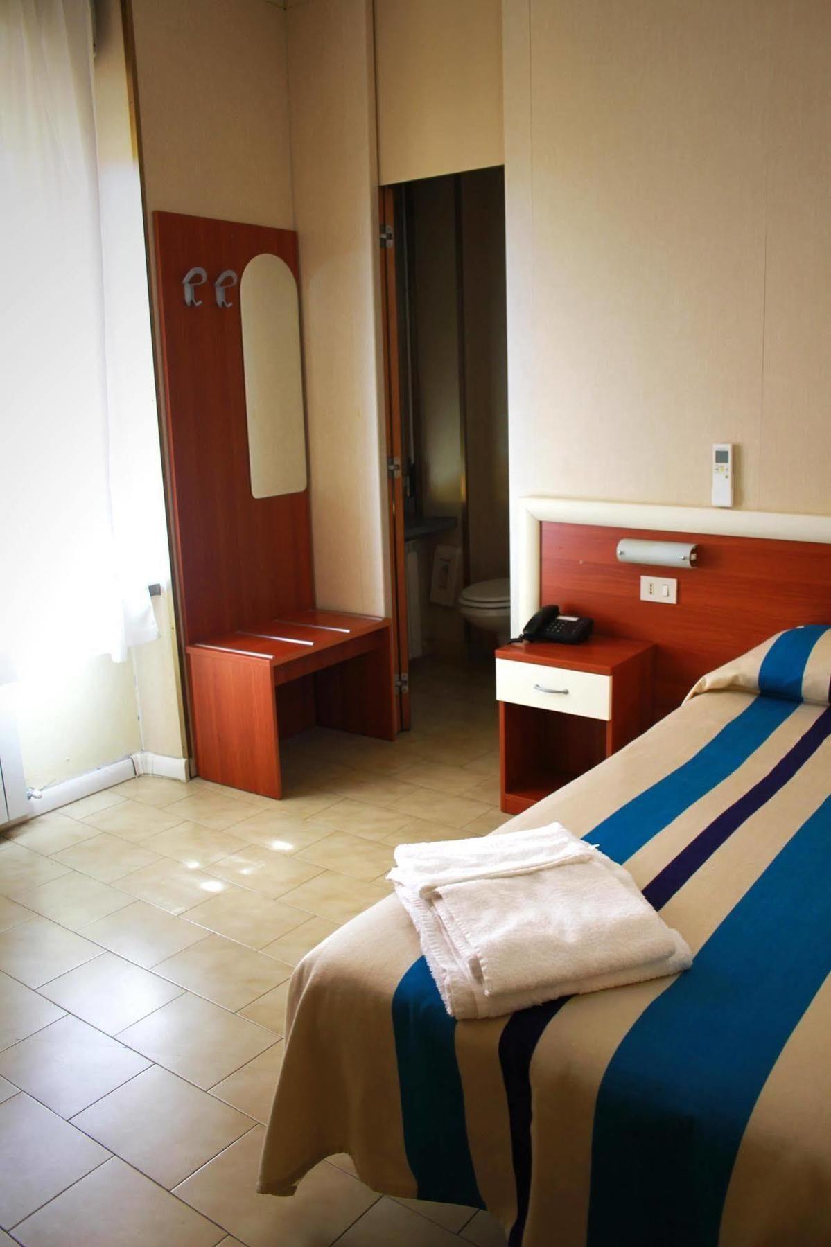 Hotel Mary Специя Экстерьер фото
