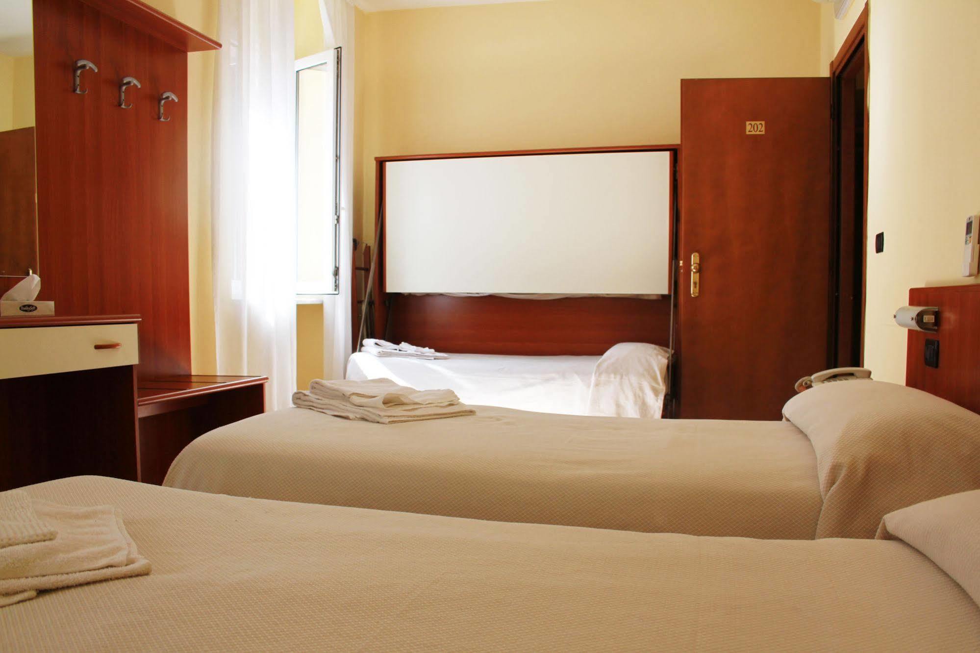 Hotel Mary Специя Экстерьер фото