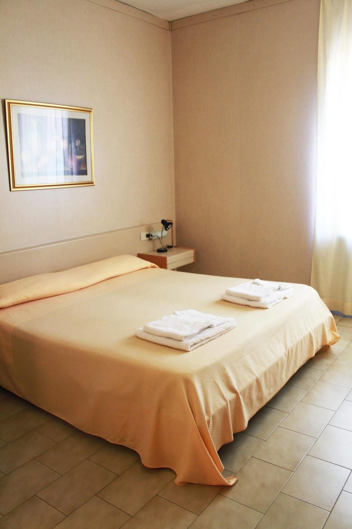 Hotel Mary Специя Экстерьер фото
