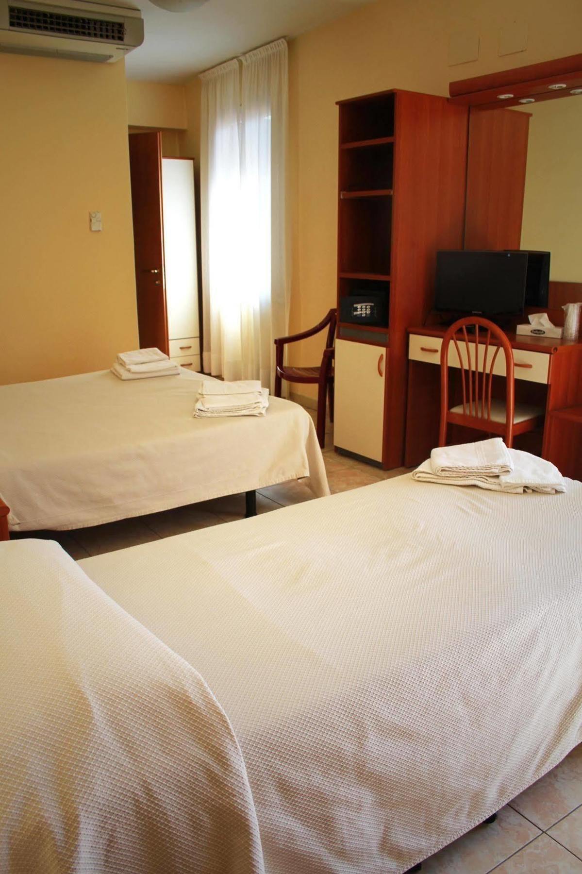 Hotel Mary Специя Экстерьер фото